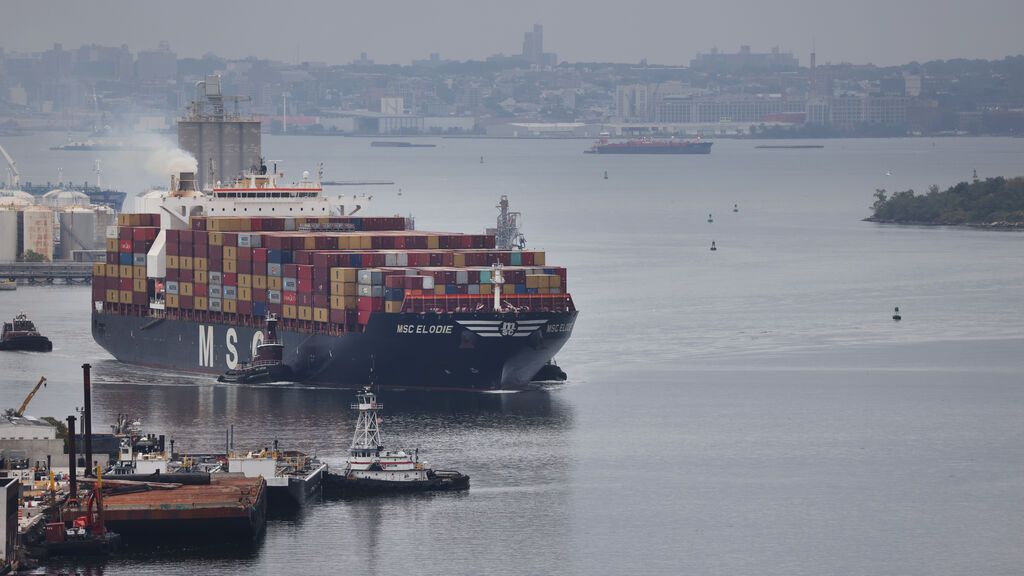 Barco navegando en Nueva Jersey