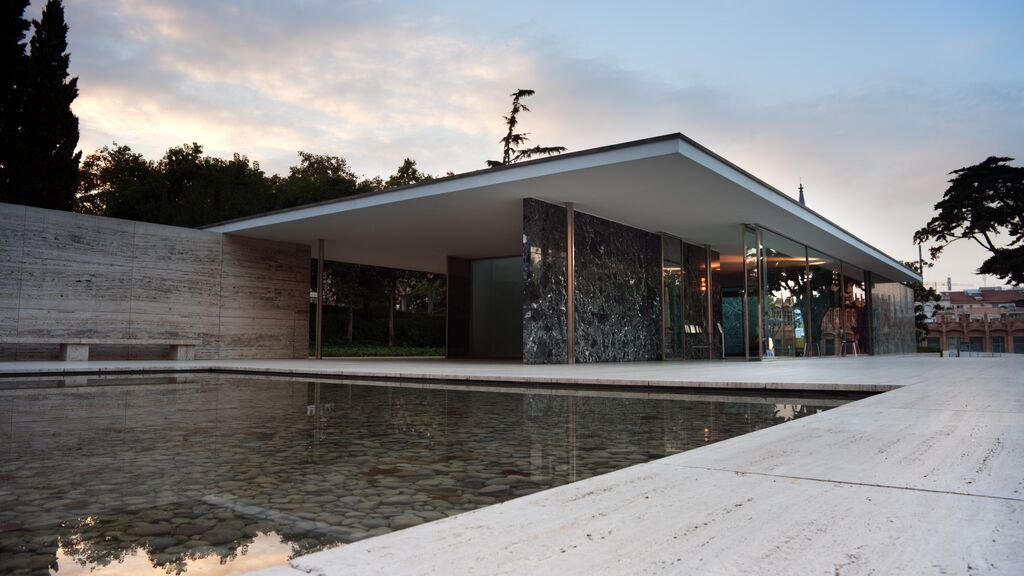 The_Barcelona_Pavilion,_Barcelona,_2010
