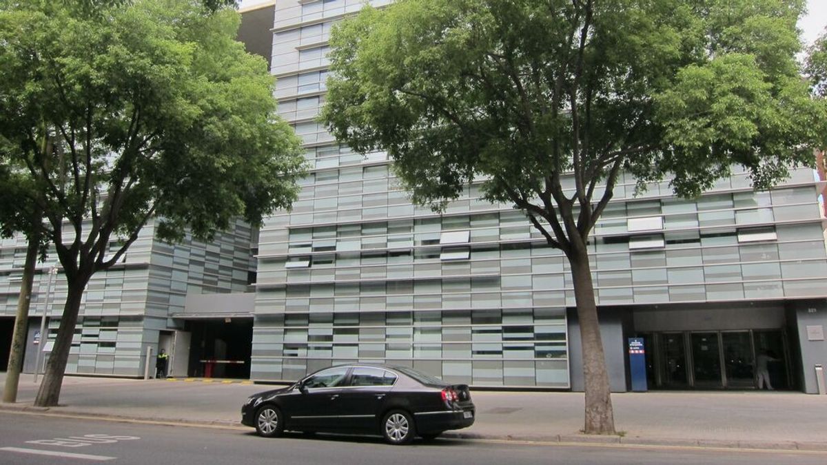 Detenidos cuatro mossos acusados de soborno, robo con fuerza y revelación de secretos en Barcelona Detenidos cuatro mossos acusados de soborno, robo con fuerza y revelación de secretos en Barcelona