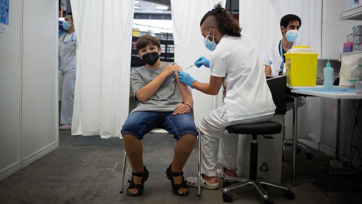 EuropaPress_3922640_adolescente_recibe_vacuna_contra_covid-19_recinto_montjuic_fira_barcelona EuropaPress_3922640_adolescente_recibe_vacuna_contra_covid-19_recinto_montjuic_fira_barcelona