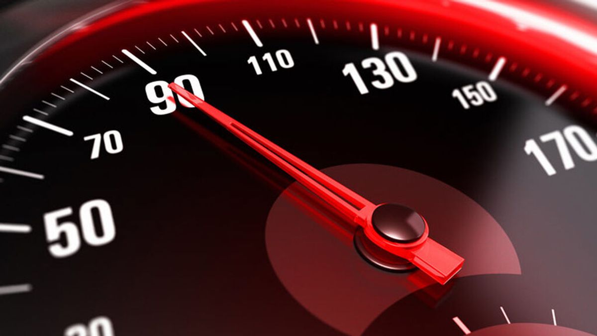 La Agencia Internacional de la Energía pide bajar a 100 km/h la velocidad y reducir el uso del aire La Agencia Internacional de la Energía pide bajar a 100 km/h la velocidad y reducir el uso del aire