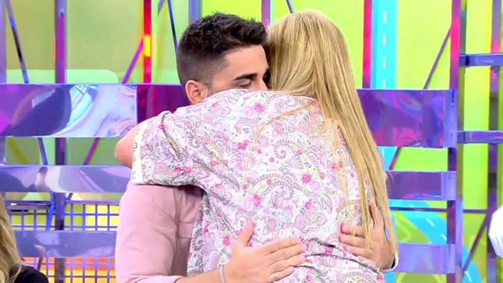 El abrazo de Belén Esteban y Miguel Frigenti