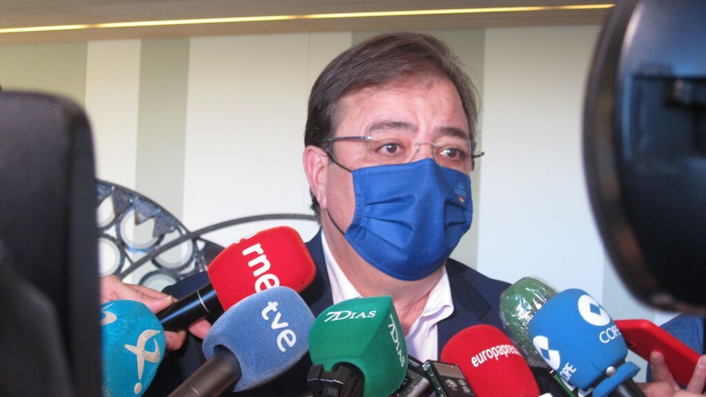 EuropaPress_3987670_presidente_junta_guillermo_fernandez_vara_atiende_medios_comunicacion