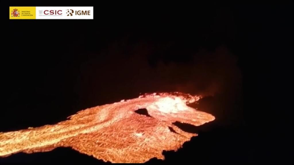 Los geólogos del IGME captan la ruptura del canal de lava del volcán