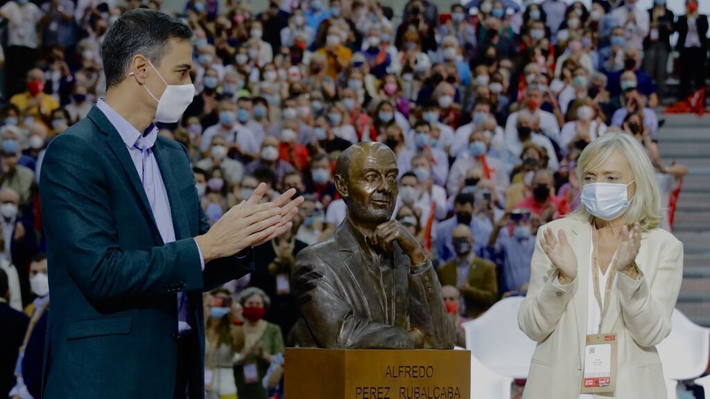 Homenaje a Rubalcaba en el Congreso del PSOE en Valencia