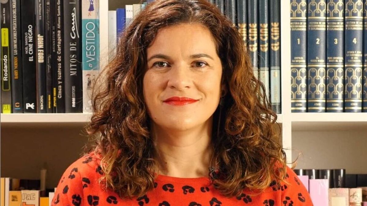 Una escritora predijo el misterio de Carmen Mola: "Ya nadie compra un libro escrito por tres tíos, una mujer lo petará" Una escritora predijo el misterio de Carmen Mola: "Ya nadie compra un libro escrito por tres tíos, una mujer lo petará"