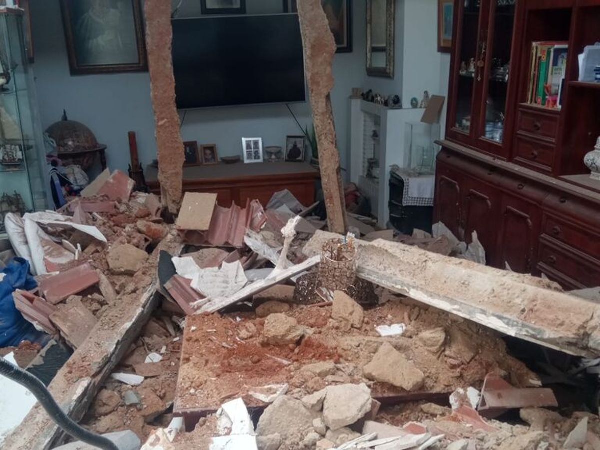 Cae el techo de una casa en Chiclana encima de sus dueños- NIUS