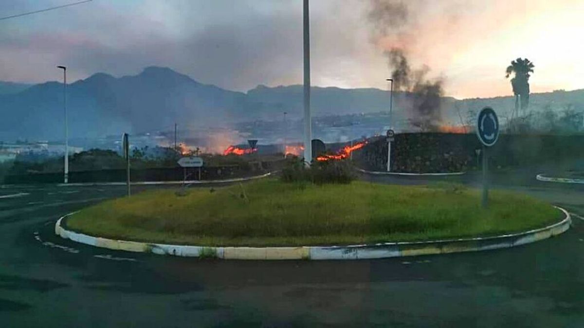 La lava del volcán amenaza con entrar en el barrio de La Laguna