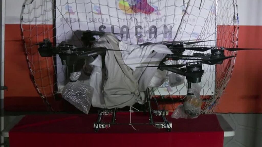 Así es el dron que intentará rescatar a cuatro podencos atrapados por la la lava en La Palma
