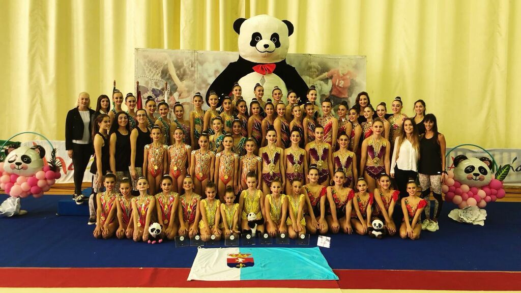 EuropaPress_2438417_foto_familia_club_oso_panda