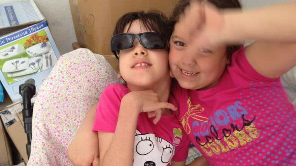 Estrella y Lidia de pequeñas.
