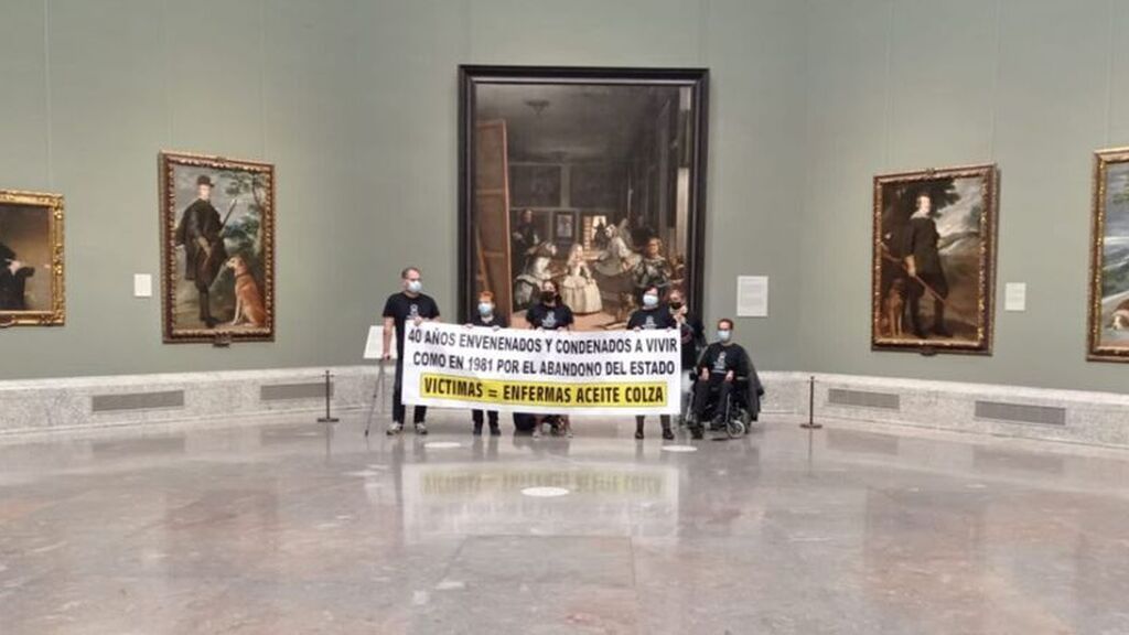 Un grupo de víctimas del aceite de colza se encierra en el museo del Prado y amenaza “con retransmitir en directo su descanso eterno”