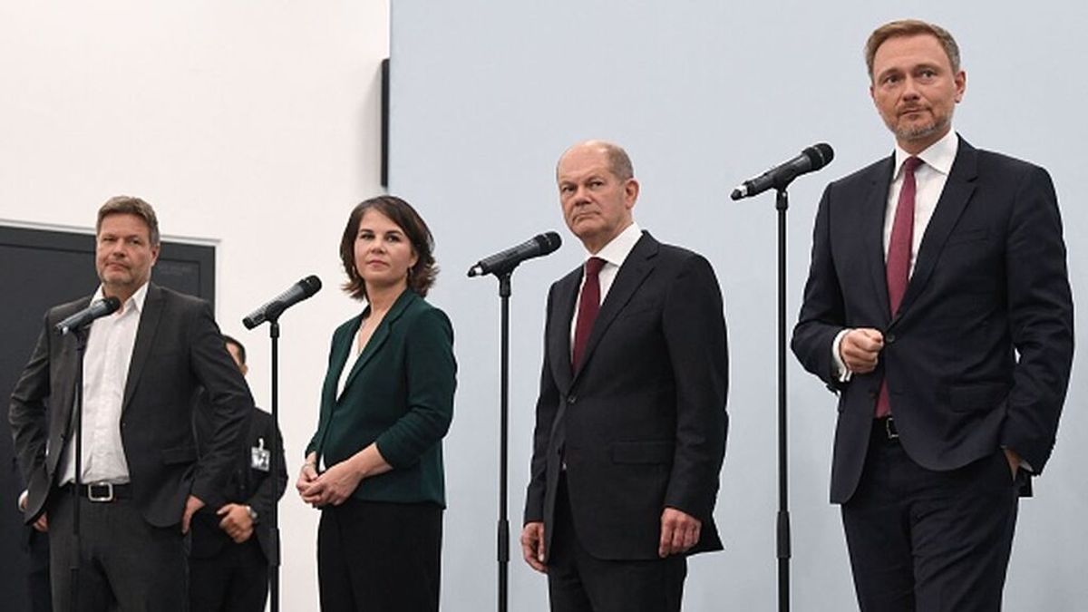 Dos hombres y un ministerio: Lindner y Habeck quieren controlar Hacienda en Alemania Dos hombres y un ministerio: Lindner y Habeck quieren controlar Hacienda en Alemania