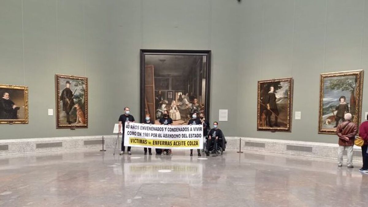 Víctimas del aceite de colza se encierran en el Museo del Prado y amenazan con suicidarse Víctimas del aceite de colza se encierran en el Museo del Prado y amenazan con suicidarse