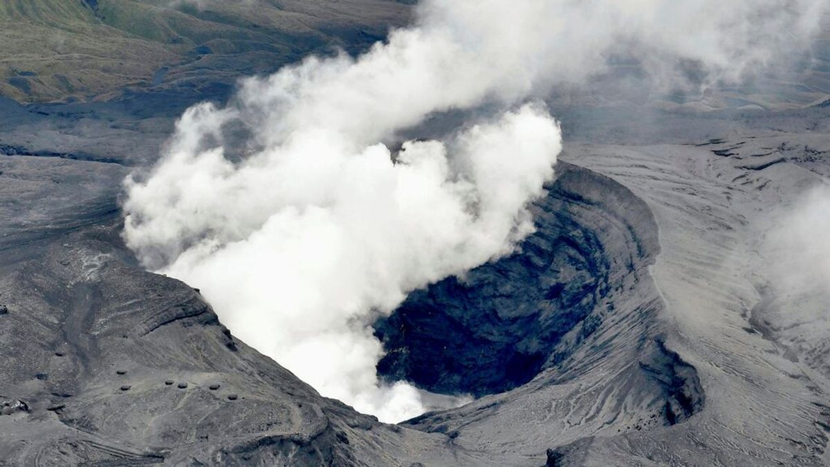 El Monte Aso entra en erupción en el suroeste de Japón El Monte Aso entra en erupción en el suroeste de Japón