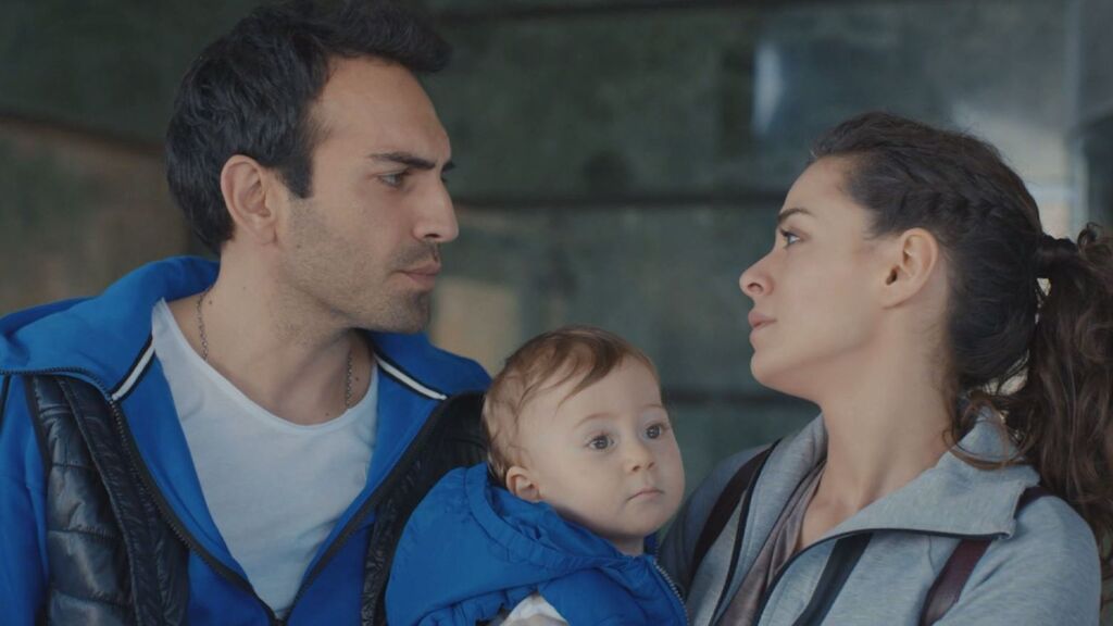 Fatih acierta con el regalo a Zeynep