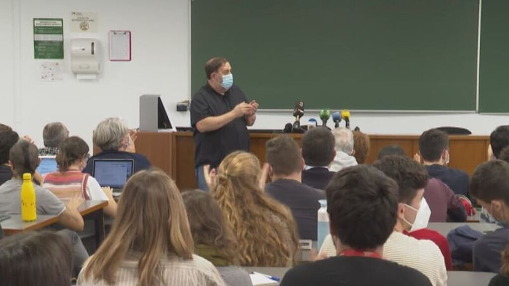 Ovación a Junqueras en el acto propagandístico celebrado en la Universitat Autónoma de Barcelona