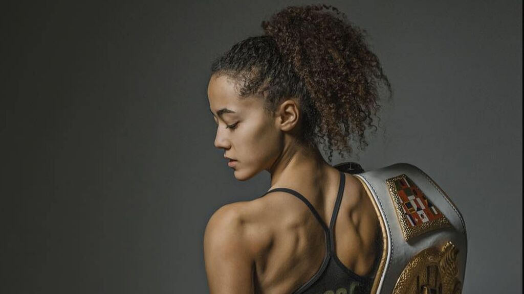 Campeona del mundo de Muay Thai busca trabajo de entrenadora de Muay Thai
