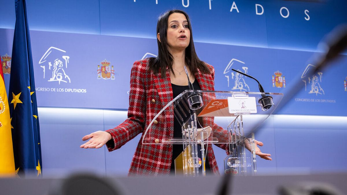 Cs quiere comparezcan en el Congreso todos los políticos que se "colaron" para vacunarse Cs quiere comparezcan en el Congreso todos los políticos que se "colaron" para vacunarse