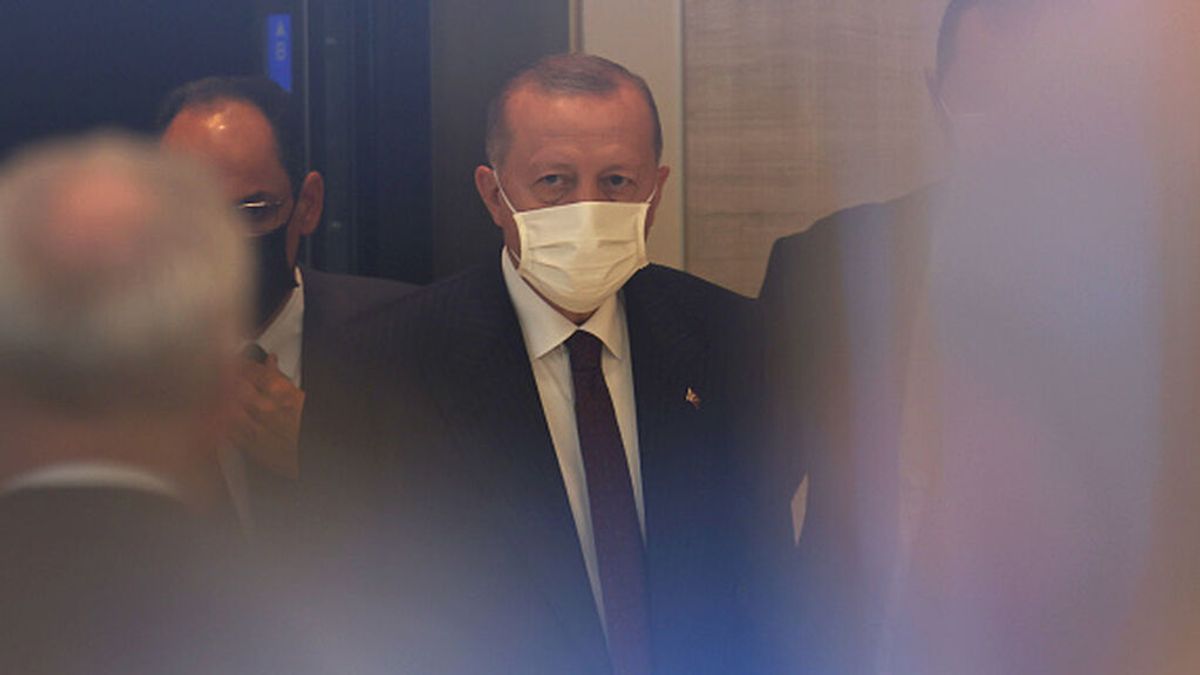 Erdogan amenaza con expulsar a diez embajadores