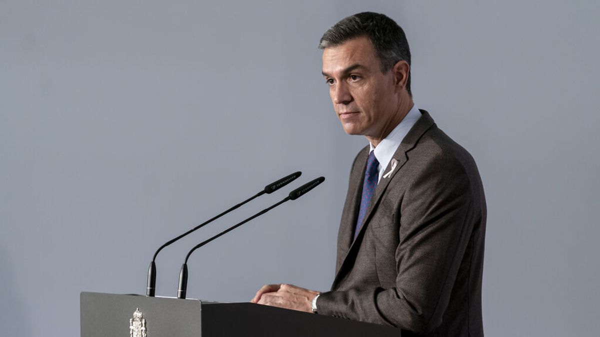 Sánchez reitera su compromiso de acabar con las leyes que "precarizaron contratos y devaluaron salarios" Sánchez reitera su compromiso de acabar con las leyes que "precarizaron contratos y devaluaron salarios"