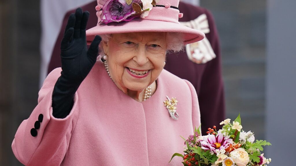 La reina Isabel II de Inglaterra sale del hospital y vuelve a casa