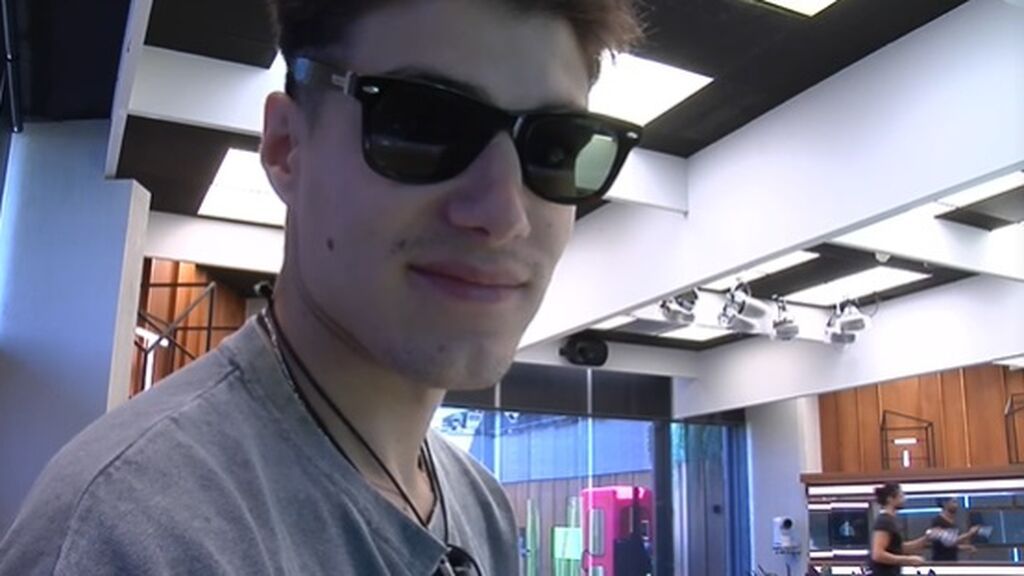 Julen habla con las cámaras