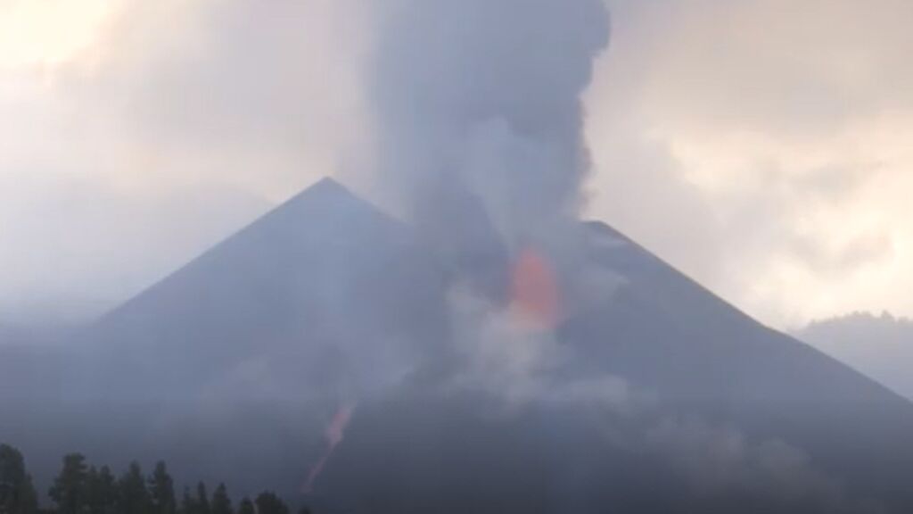 Endesa realiza un gran despliegue en La Palma para evitar mayores daños en el suministro eléctrico tras el volcán