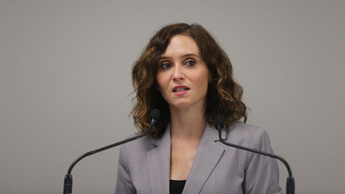 Ayuso sostiene que ETA está "más viva que nunca" porque "se sienta en las instituciones" Ayuso sostiene que ETA está "más viva que nunca" porque "se sienta en las instituciones"