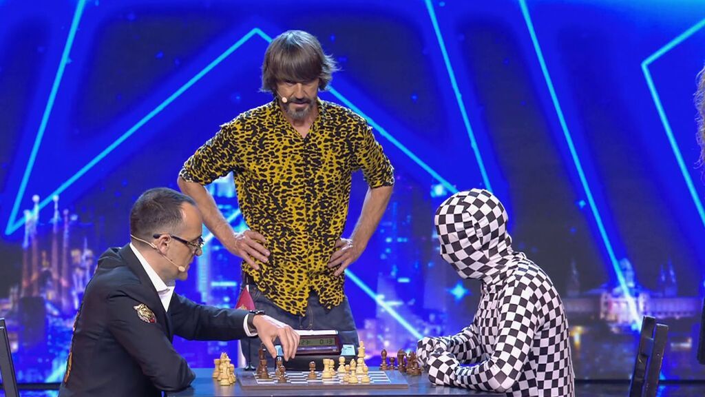 La tensa partida de ajedrez de Rey Enigma y Risto Mejide