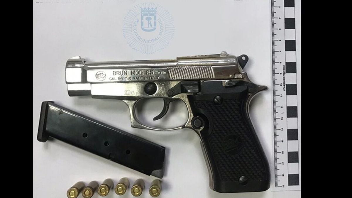 Interceptan en Madrid a un chico de 17 años con una pistola de 9 milímetros cargada