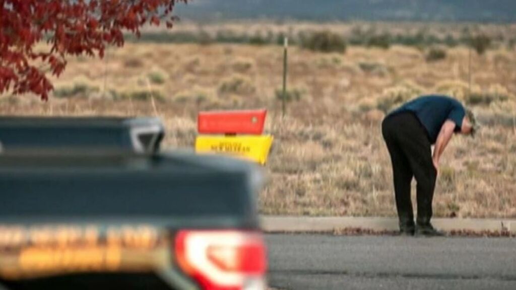 El actor Alec Baldwin mata por accidente en un rodaje a la directora de fotografía y hiere al director