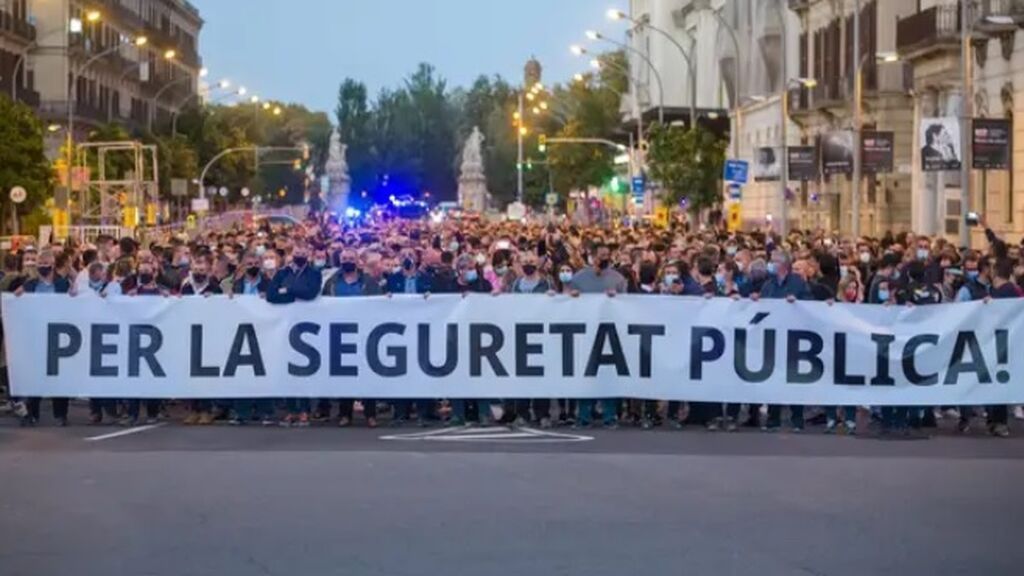 Unos 2.000 manifestantes de sindicatos policiales piden en Barcelona respeto a los agentes Unos 2.000 manifestantes de sindicatos policiales piden en Barcelona respeto a los agentes