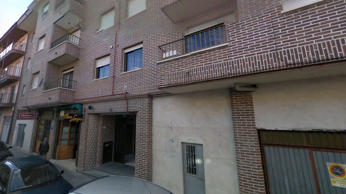 Hallan los cadáveres de una mujer y su hijo en una vivienda de Arévalo (Ávila) sin signos de violencia Hallan los cadáveres de una mujer y su hijo en una vivienda de Arévalo (Ávila) sin signos de violencia