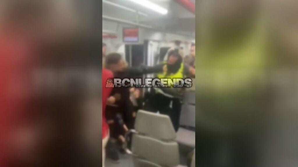 Dos vigilantes y un grupo de jóvenes se enfrentan a golpes en un tren con destino a Barcelona