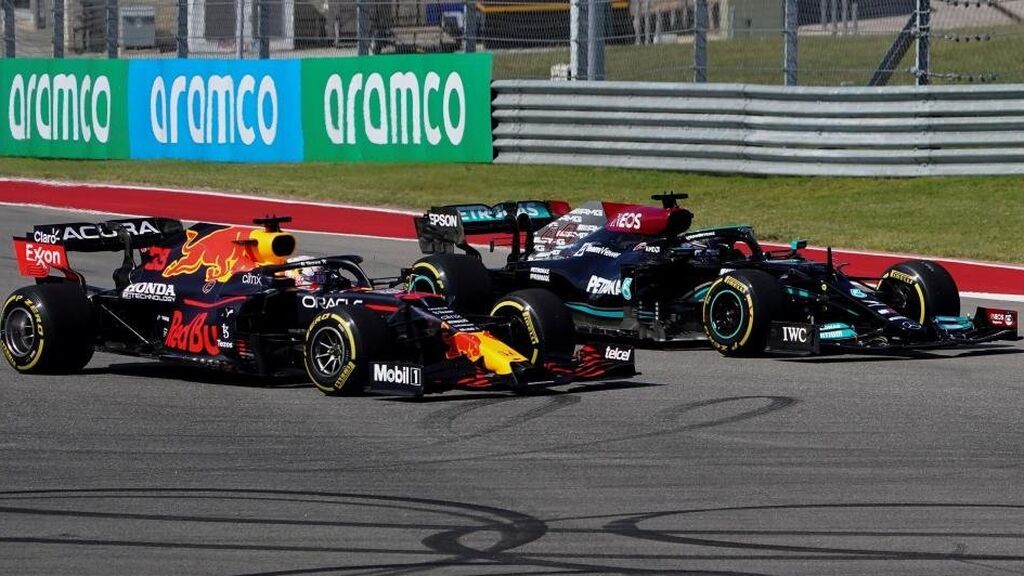 Verstappen le gana la partida a Hamilton con un undercut en EEUU: Carlos Sainz terminó séptimo