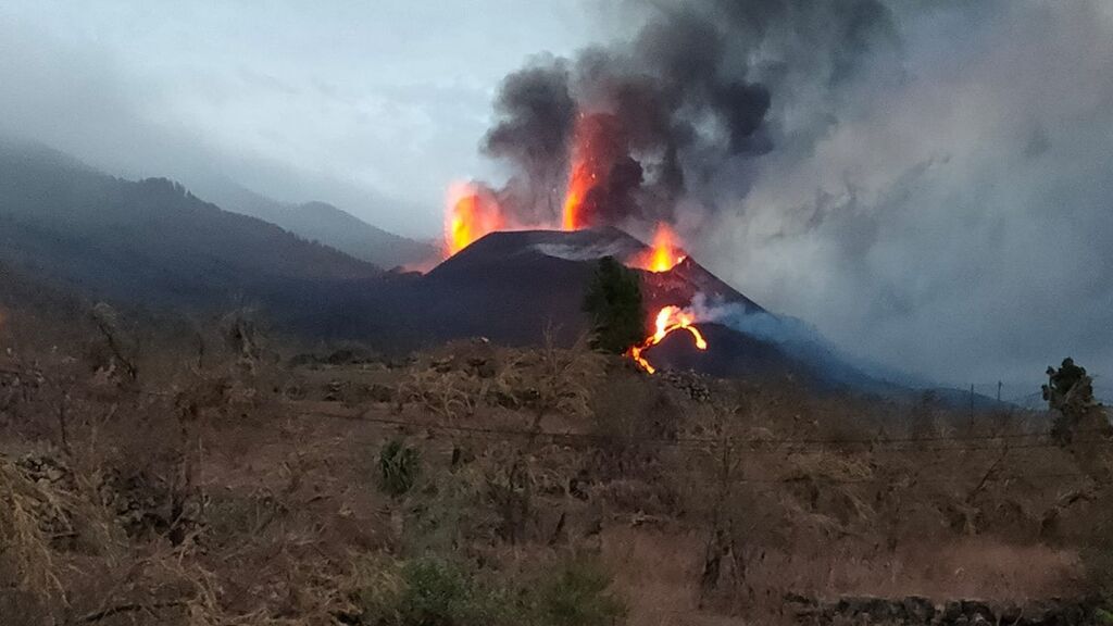 Las coladas de lava cubren 14 hectáreas en 12 horas en una jornada de alta sismicidad en La Palma