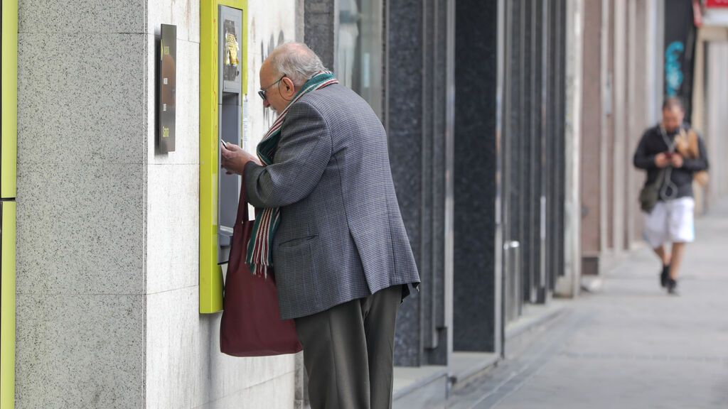 Detenida una mujer de 33 años tras estafar 67.000 euros a un anciano de 87 mediante el 'timo amoroso'