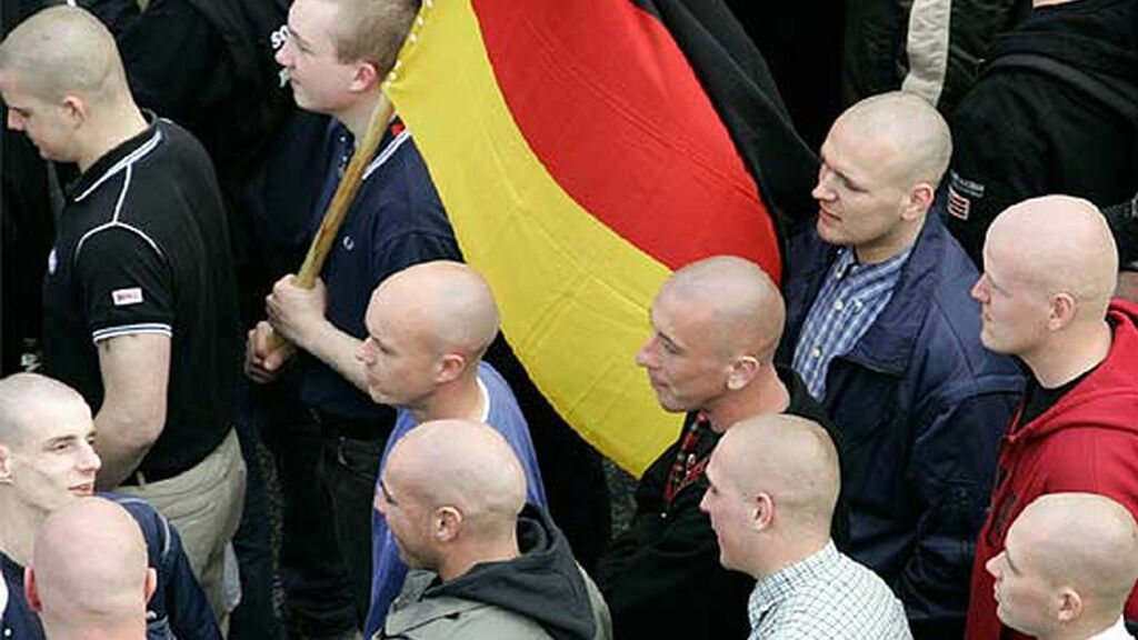 Detenidos medio centenar de neonazis que pretendían atacar a los migrantes en la frontera con Polonia