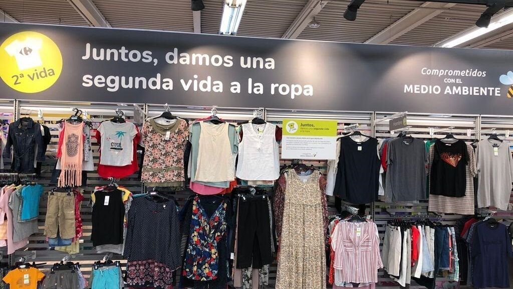 Carrefour vende ropa de segunda mano para fomentar la economía circular -  NIUS