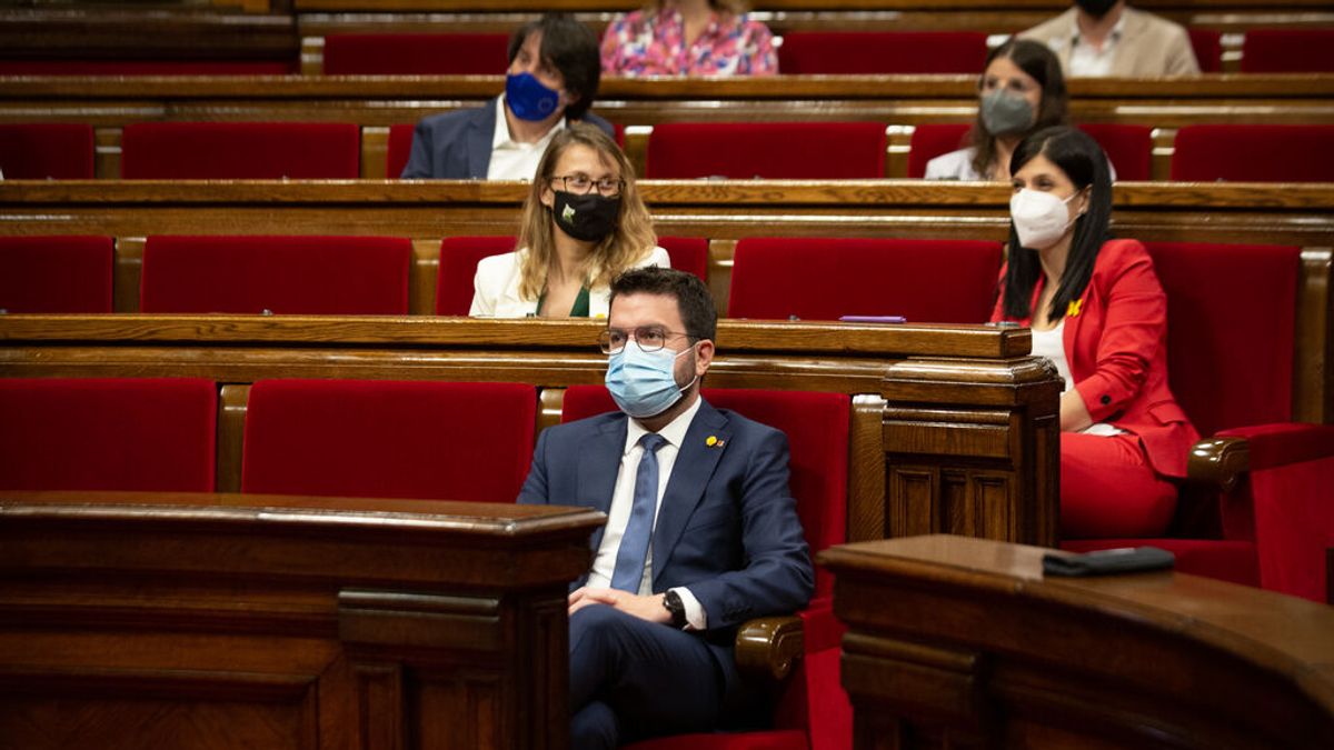 La Fiscalía exculpa al presidente de la Generalitat por avalar a los encausados del Procés en el Tribunal de Cuentas La Fiscalía exculpa al presidente de la Generalitat por avalar a los encausados del Procés en el Tribunal de Cuentas
