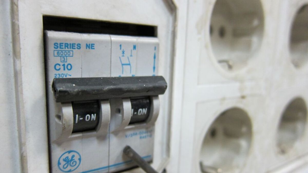 La luz baja mañana un 4,2%, hasta 215,83 euros/MWh, aunque será el martes más caro de la historia La luz baja mañana un 4,2%, hasta 215,83 euros/MWh, aunque será el martes más caro de la historia