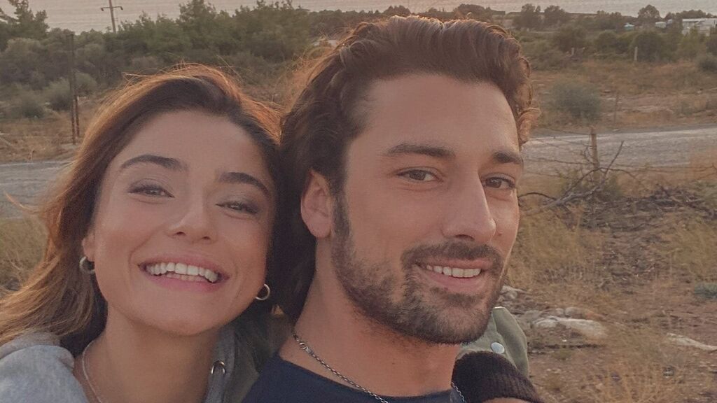 Alp Navruz felicita el cumpleaños a Ayça Aysin Turan