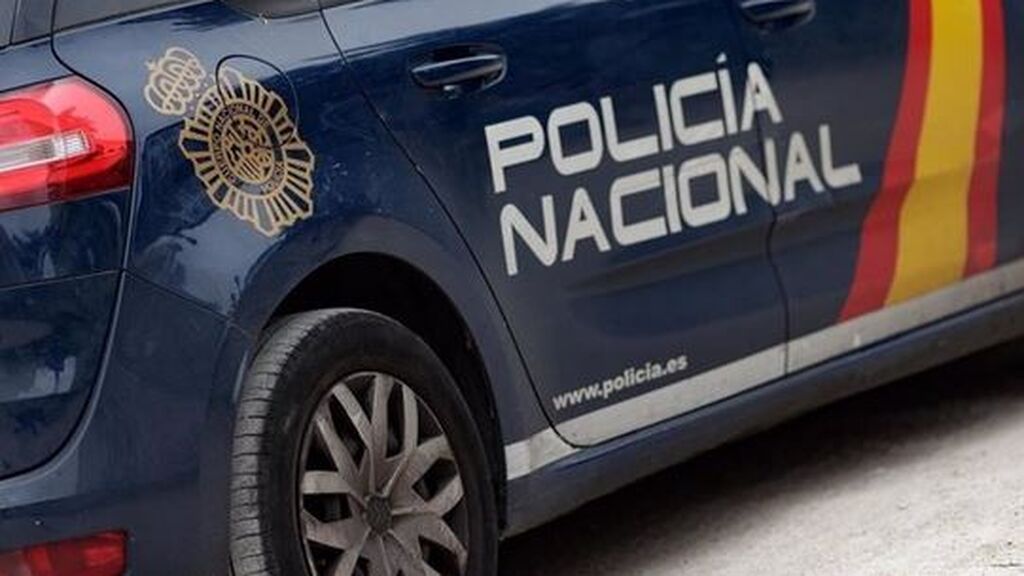 Detenido en Valencia por presuntamente atacar a una mujer con unas tijeras tras escupirla y lanzarle una botella