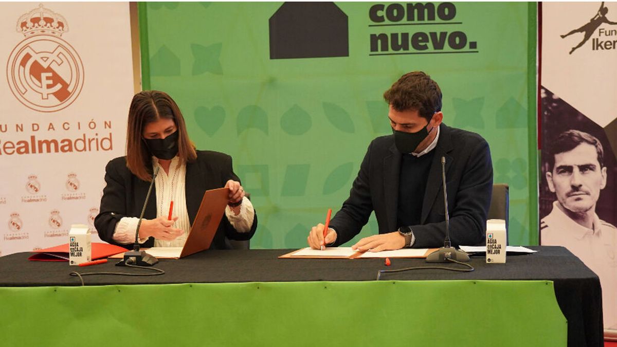 Iker Casillas y la Fundación Real Madrid pondrán en marcha en Móstoles dos escuelas sociodeportivas Iker Casillas y la Fundación Real Madrid pondrán en marcha en Móstoles dos escuelas sociodeportivas