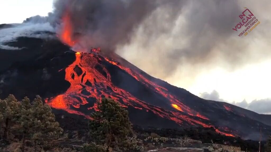 Así se partió el cono del volcán de La Palma