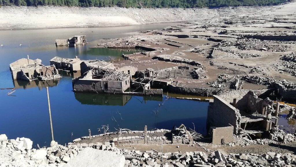 Aceredo, el pueblo de Ourense que emerge de la aguas de un embalse