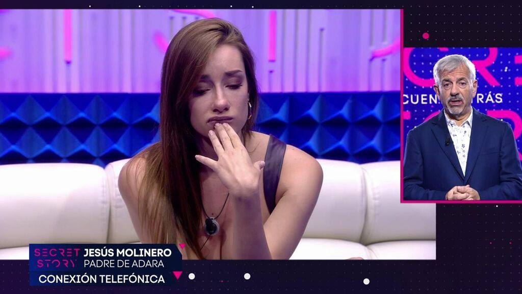 Adara recibe la llamada de su padre