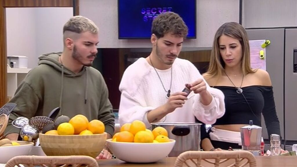 Los gemelos enseñan a Cris