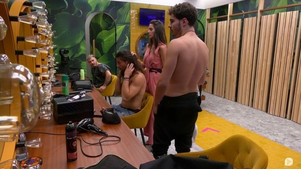 Cynthia peina a Luca